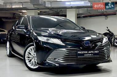 Седан Toyota Camry 2020 в Киеве