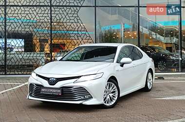 Седан Toyota Camry 2020 в Киеве