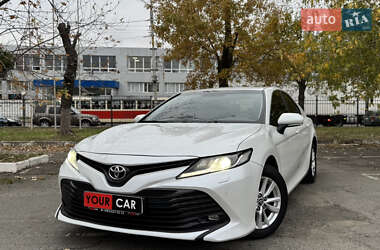 Седан Toyota Camry 2018 в Киеве