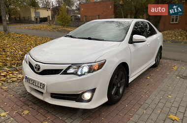 Седан Toyota Camry 2013 в Краснограде