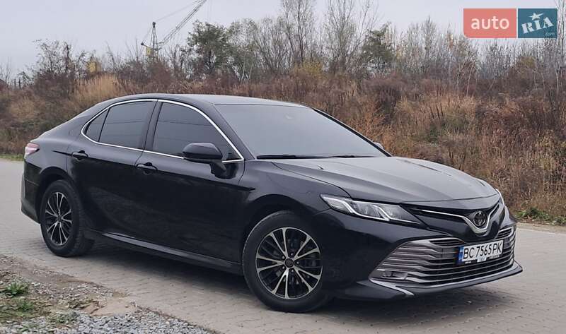 Седан Toyota Camry 2018 в Львове