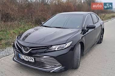 Седан Toyota Camry 2018 в Львове