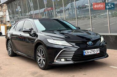 Седан Toyota Camry 2023 в Киеве