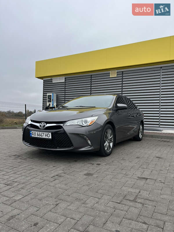 Седан Toyota Camry 2015 в Краснограде