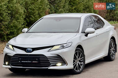 Седан Toyota Camry 2024 в Ровно