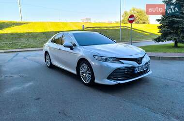 Седан Toyota Camry 2017 в Киеве