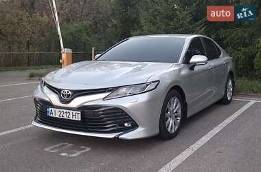 Седан Toyota Camry 2017 в Киеве