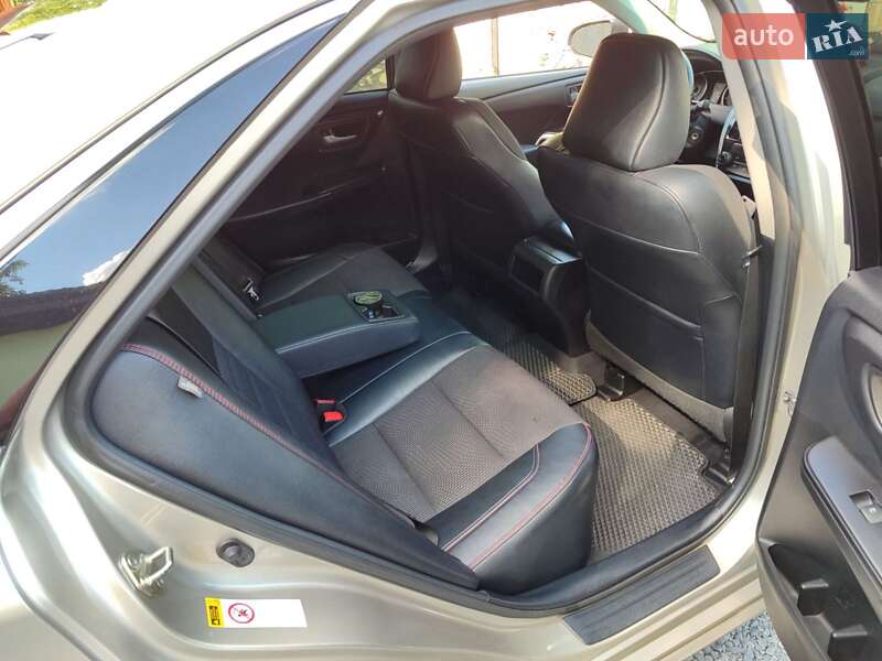 Седан Toyota Camry 2016 в Тернополі