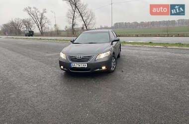 Седан Toyota Camry 2008 в Ромнах