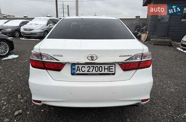 Седан Toyota Camry 2016 в Ровно