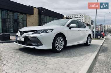 Седан Toyota Camry 2018 в Хмельницком