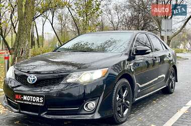 Седан Toyota Camry 2014 в Киеве