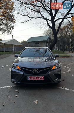 Седан Toyota Camry 2018 в Львові