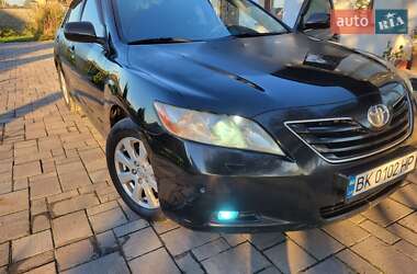 Седан Toyota Camry 2006 в Ровно