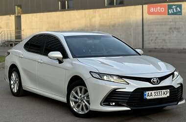 Седан Toyota Camry 2023 в Києві