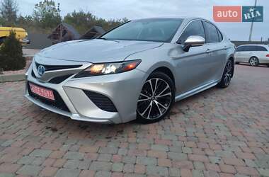 Седан Toyota Camry 2020 в Сарнах