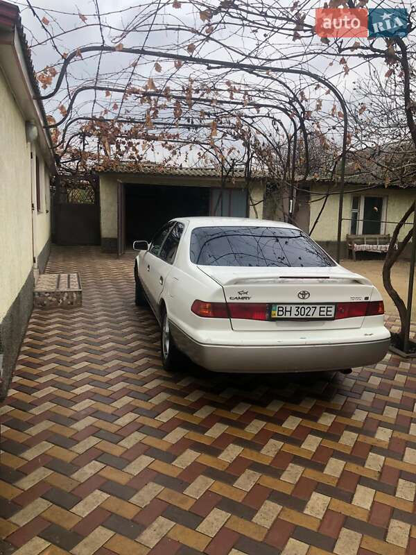 Седан Toyota Camry 2000 в Одессе