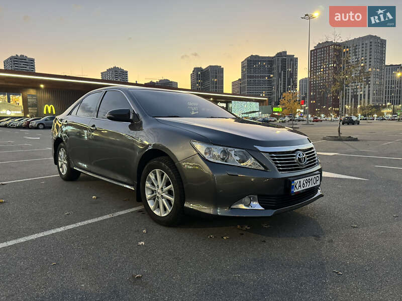 Седан Toyota Camry 2011 в Киеве