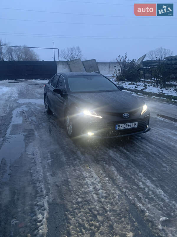 Седан Toyota Camry 2022 в Хмельницькому