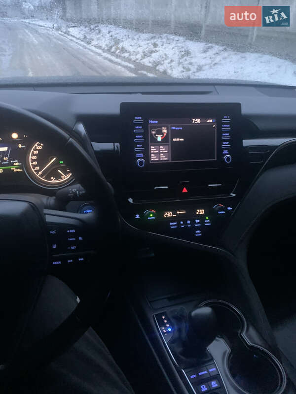 Седан Toyota Camry 2022 в Хмельницькому