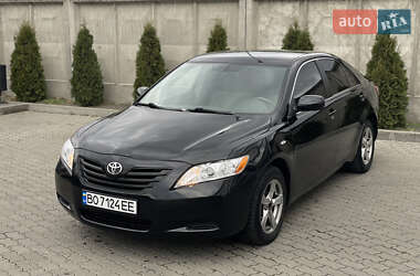 Седан Toyota Camry 2008 в Сарнах