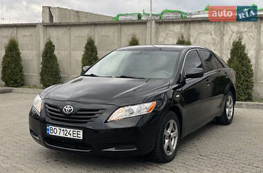 Седан Toyota Camry 2008 в Сарнах