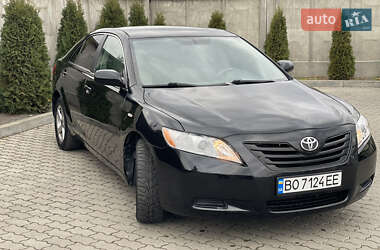 Седан Toyota Camry 2008 в Сарнах