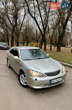 Седан Toyota Camry 2005 в Житомирі