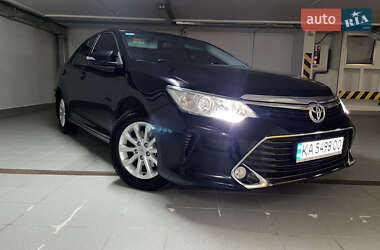 Седан Toyota Camry 2016 в Киеве