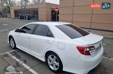 Седан Toyota Camry 2013 в Киеве