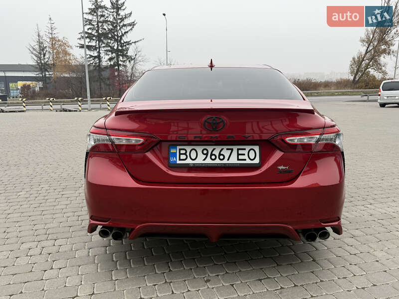 Седан Toyota Camry 2019 в Тернополе