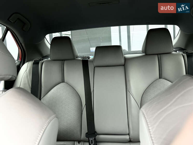 Седан Toyota Camry 2019 в Тернополе