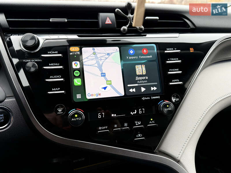 Седан Toyota Camry 2019 в Тернополе