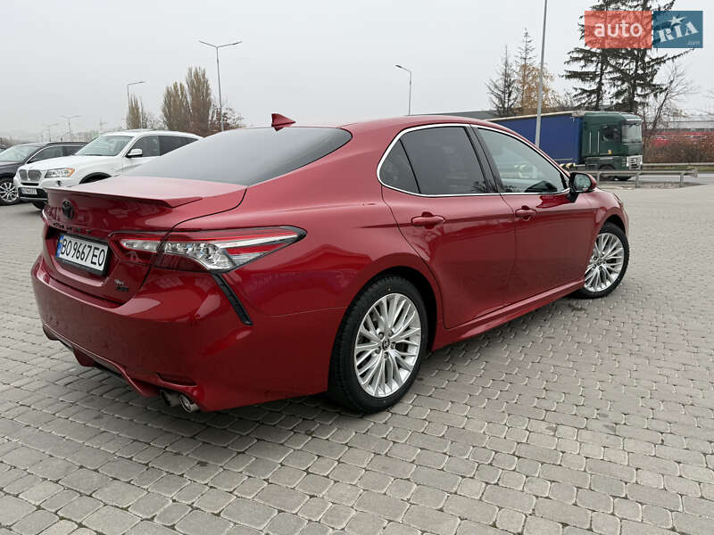 Седан Toyota Camry 2019 в Тернополе