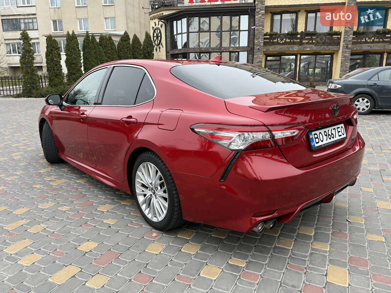 Седан Toyota Camry 2019 в Тернополе
