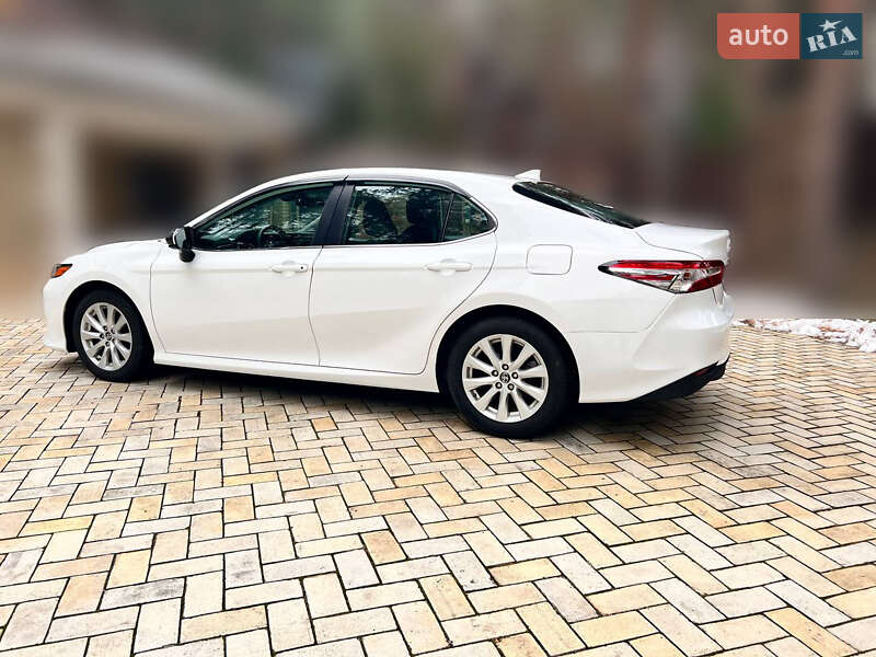 Седан Toyota Camry 2018 в Козине