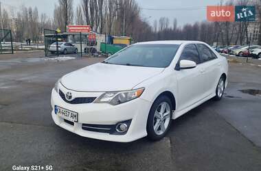 Седан Toyota Camry 2013 в Киеве