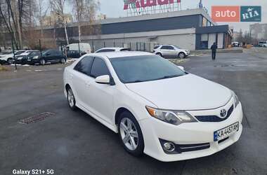 Седан Toyota Camry 2013 в Киеве