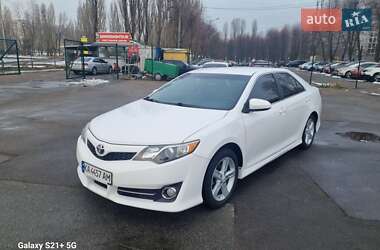 Седан Toyota Camry 2013 в Киеве