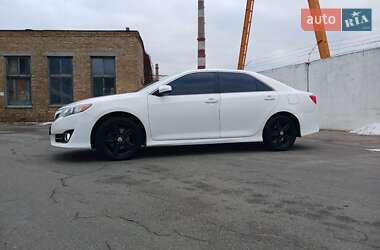 Седан Toyota Camry 2012 в Киеве