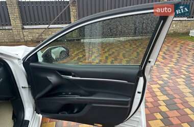 Седан Toyota Camry 2018 в Хмельницком