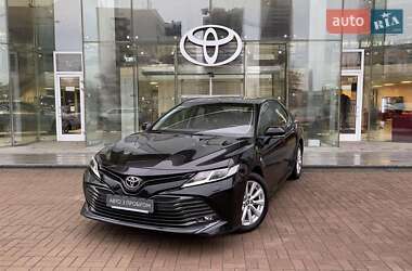 Седан Toyota Camry 2020 в Києві