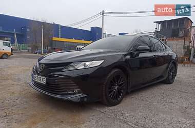 Седан Toyota Camry 2018 в Дніпрі