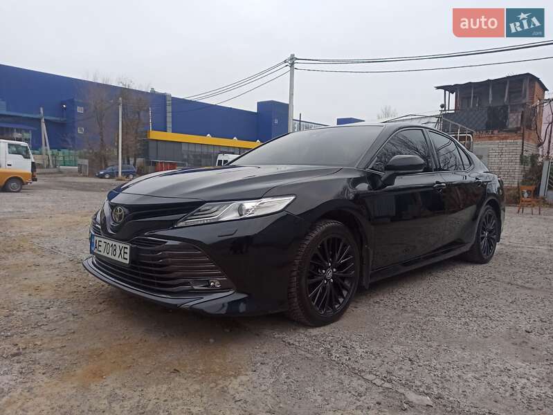 Седан Toyota Camry 2018 в Дніпрі