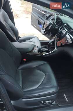 Седан Toyota Camry 2018 в Дніпрі