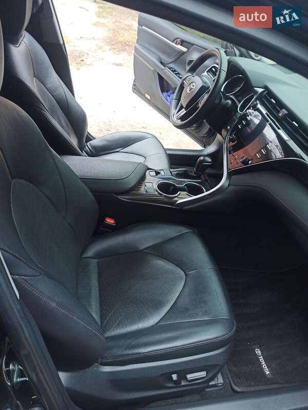 Седан Toyota Camry 2018 в Дніпрі