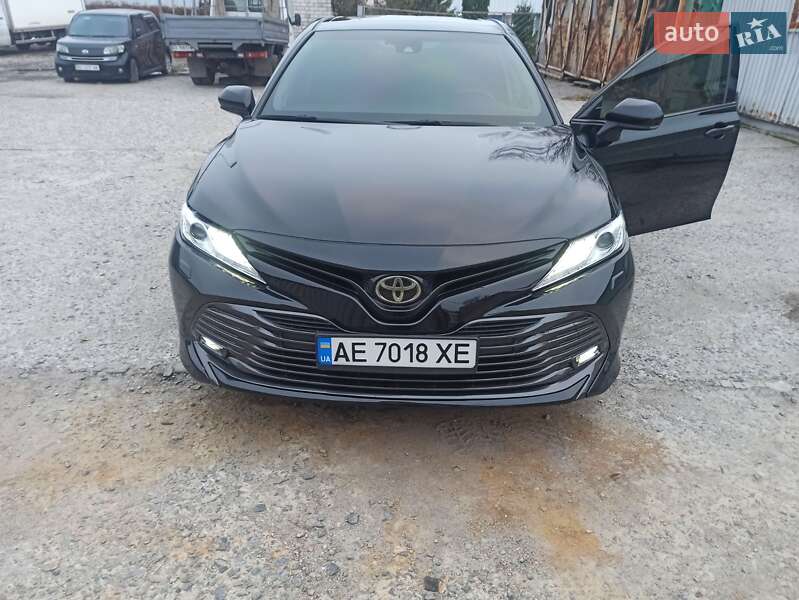 Седан Toyota Camry 2018 в Дніпрі