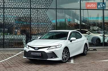 Седан Toyota Camry 2023 в Киеве