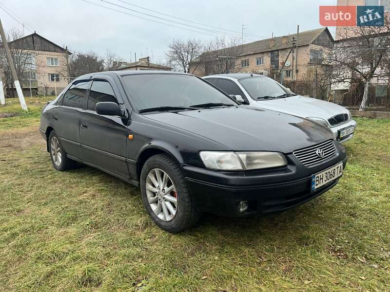 Седан Toyota Camry 1998 в Одессе