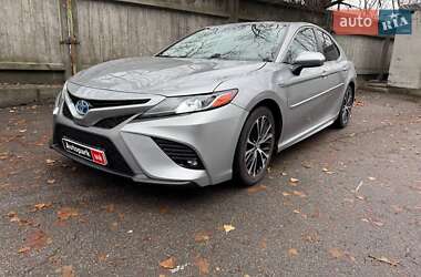 Седан Toyota Camry 2019 в Киеве